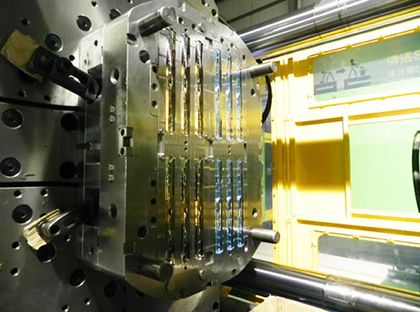 To skud sprøjtestøbning To skud sprøjtestøbning